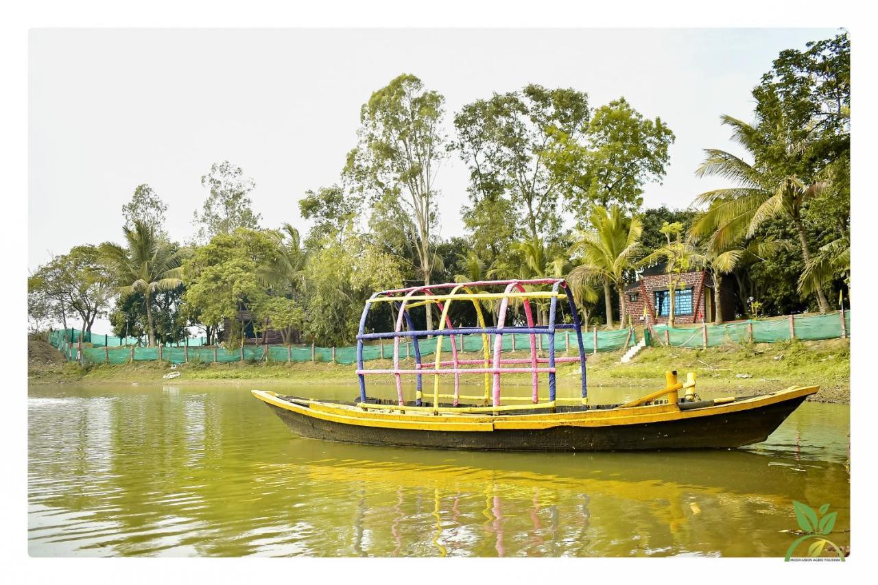 Modhubon Agro Tourism Hotel โบลปูร์ ภายนอก รูปภาพ