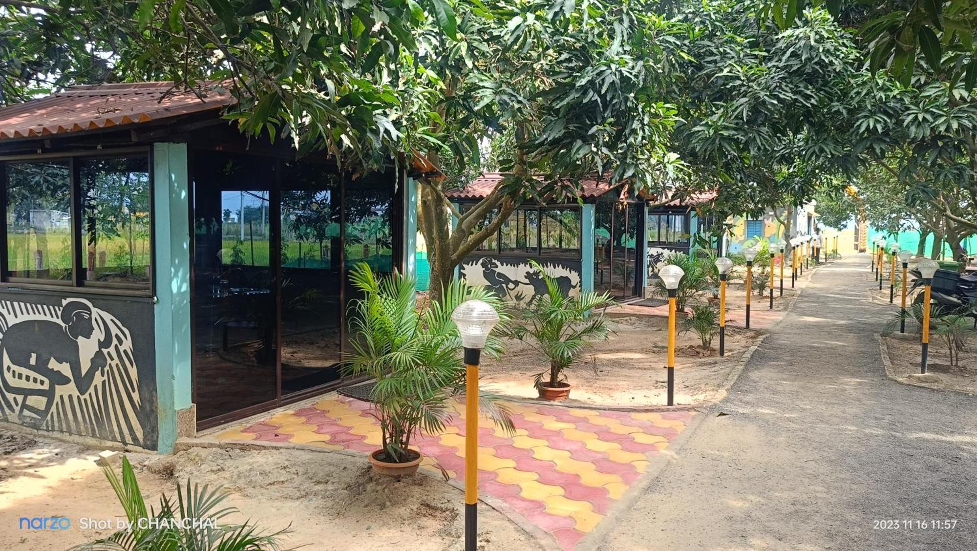 Modhubon Agro Tourism Hotel โบลปูร์ ภายนอก รูปภาพ