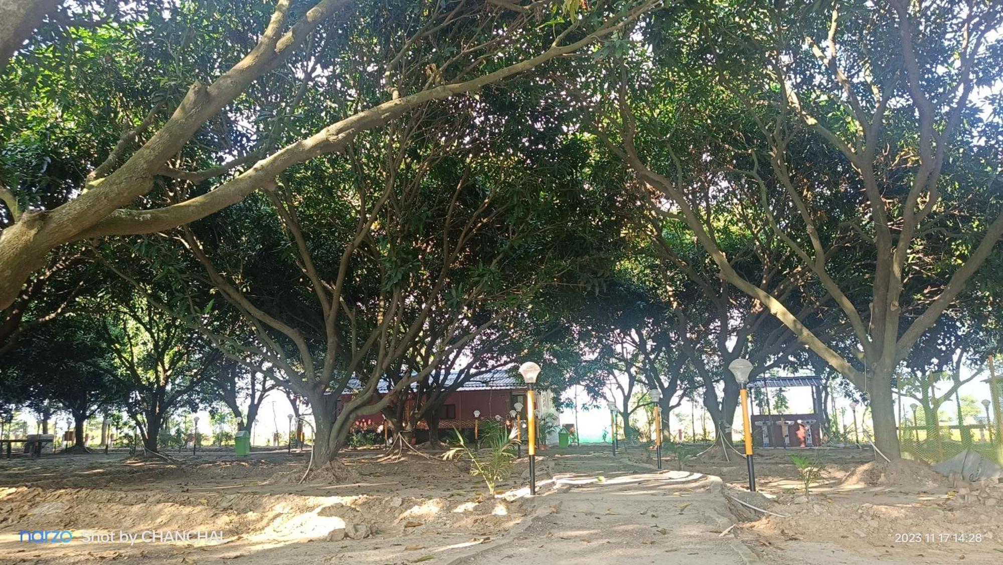 Modhubon Agro Tourism Hotel โบลปูร์ ภายนอก รูปภาพ