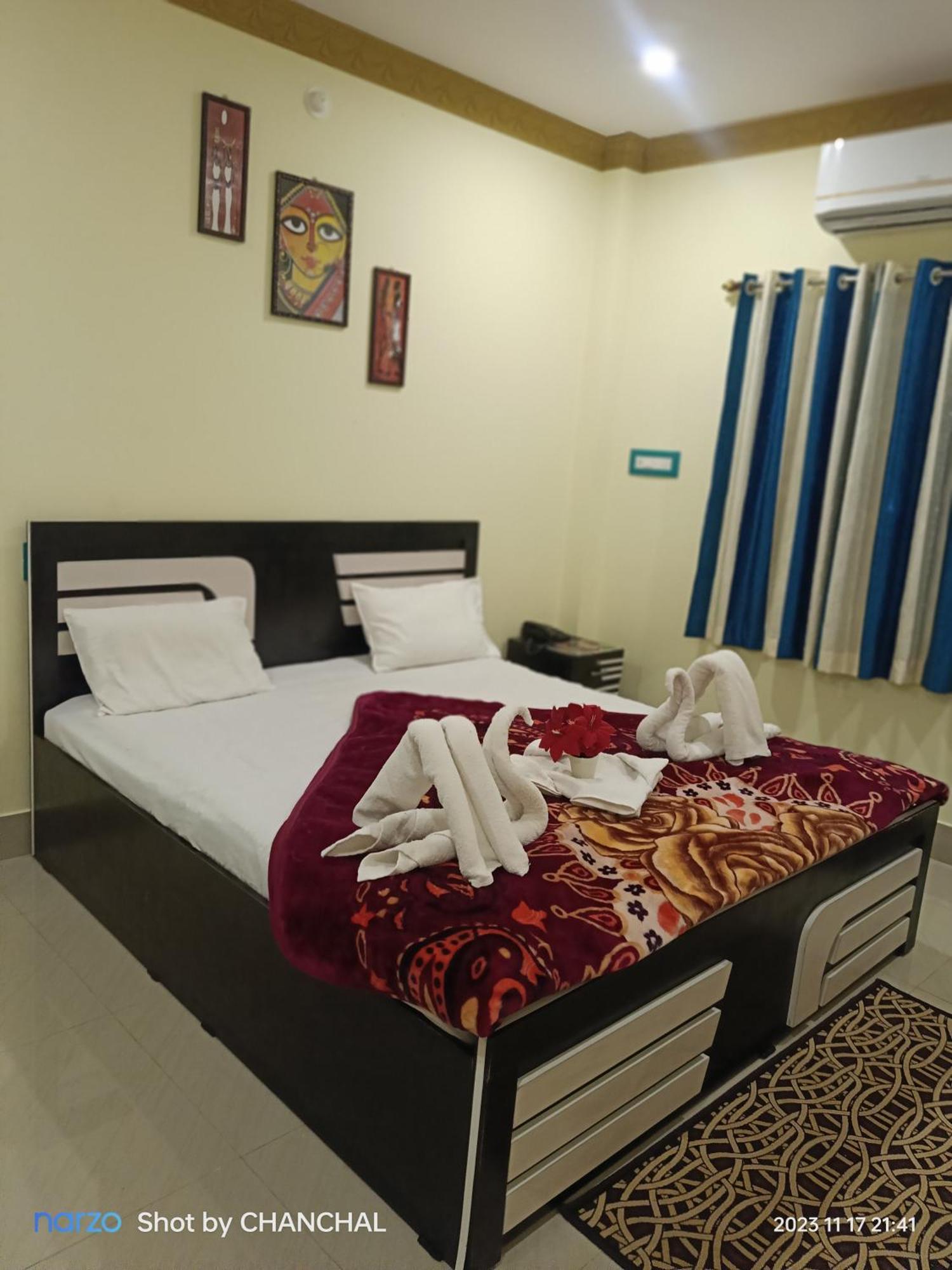 Modhubon Agro Tourism Hotel โบลปูร์ ภายนอก รูปภาพ