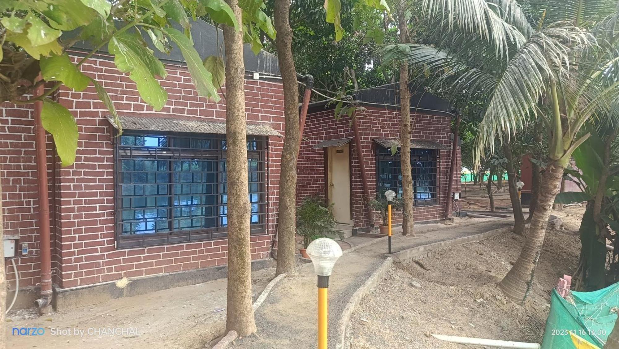 Modhubon Agro Tourism Hotel โบลปูร์ ภายนอก รูปภาพ