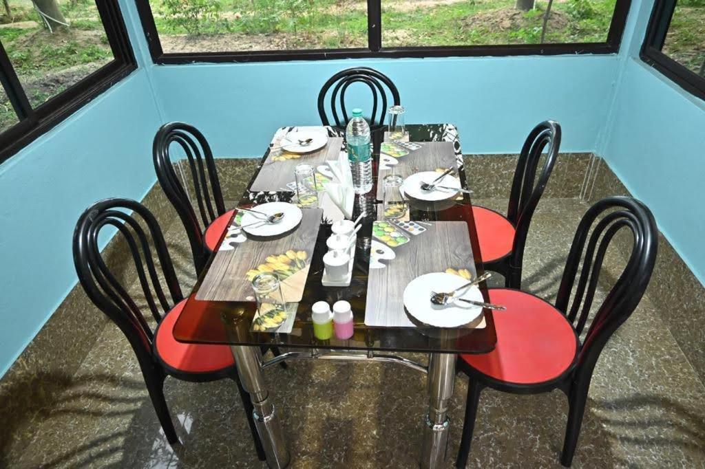 Modhubon Agro Tourism Hotel โบลปูร์ ภายนอก รูปภาพ