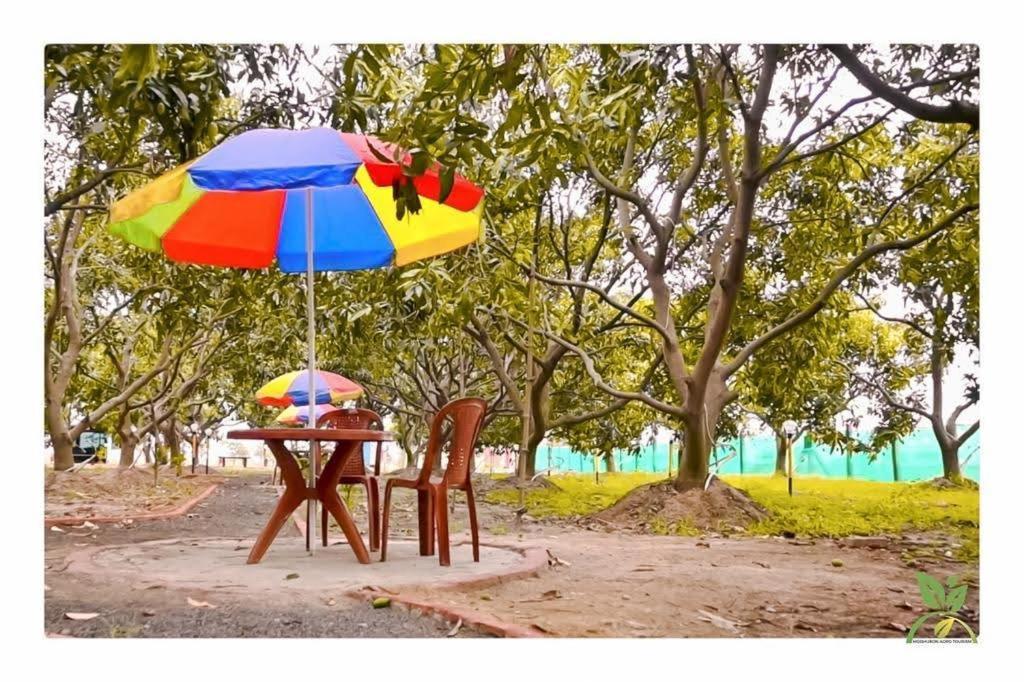 Modhubon Agro Tourism Hotel โบลปูร์ ภายนอก รูปภาพ